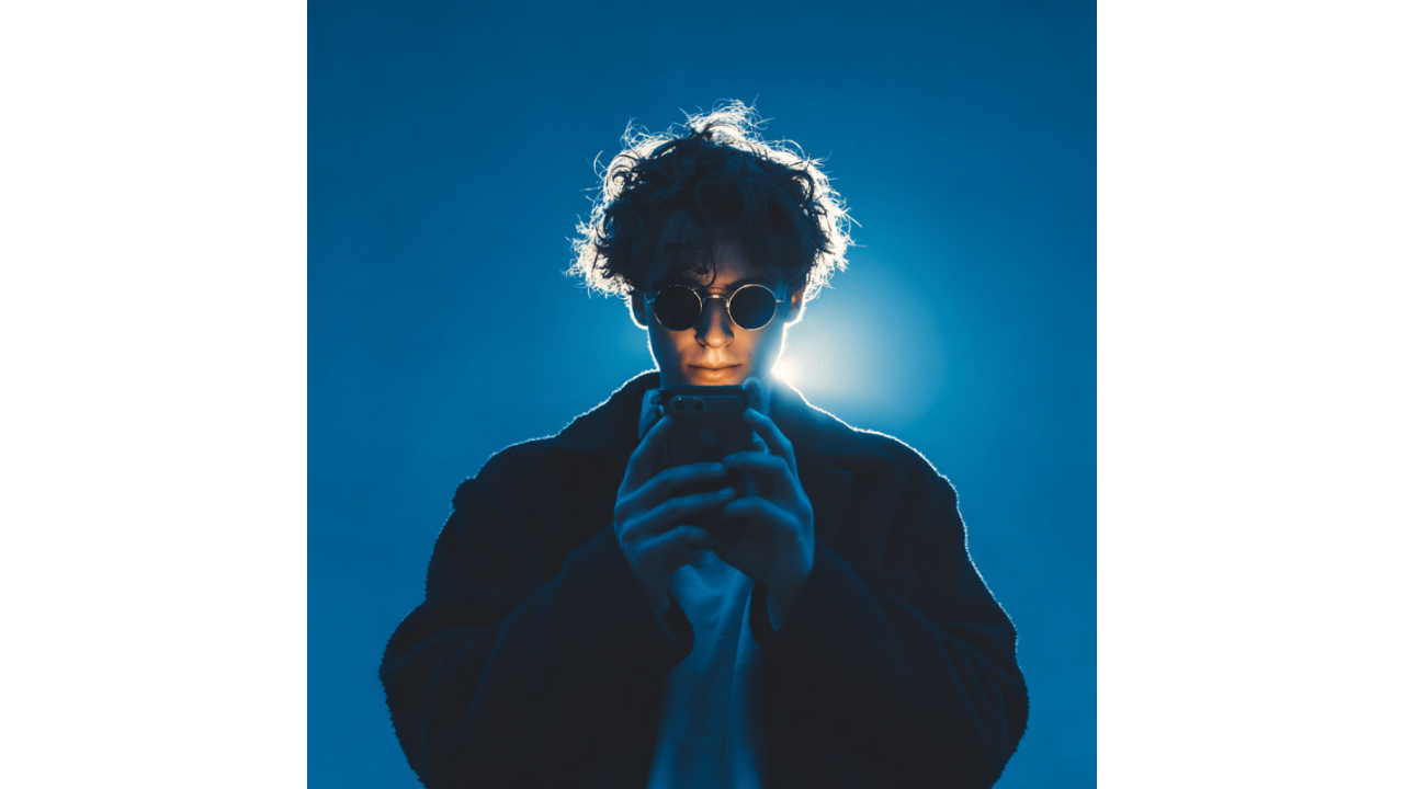 Apple researchers develop DarkDiff, an AI that dramatically improves low-light photos using diffusion models in the ISP pipeline. We examine the tradeoffs nobody's discussing.